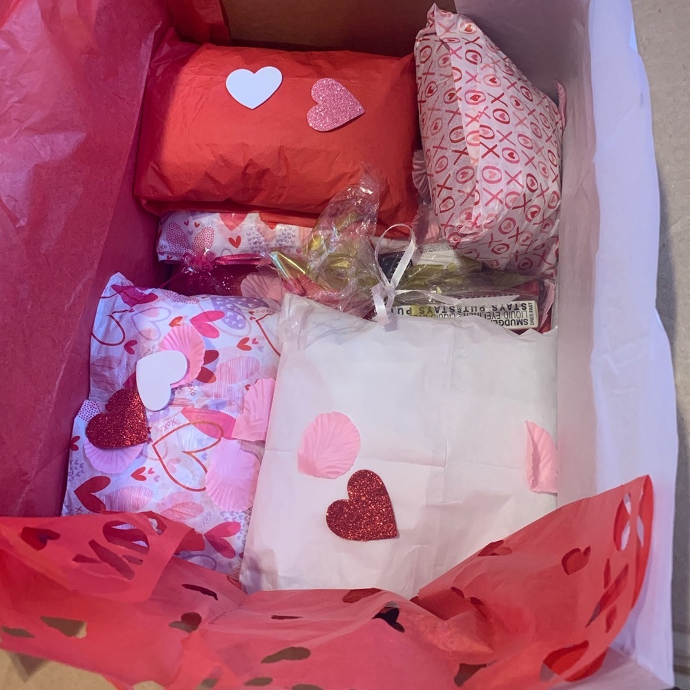 How I wrap up your items 💖 - Picture 9 of 16